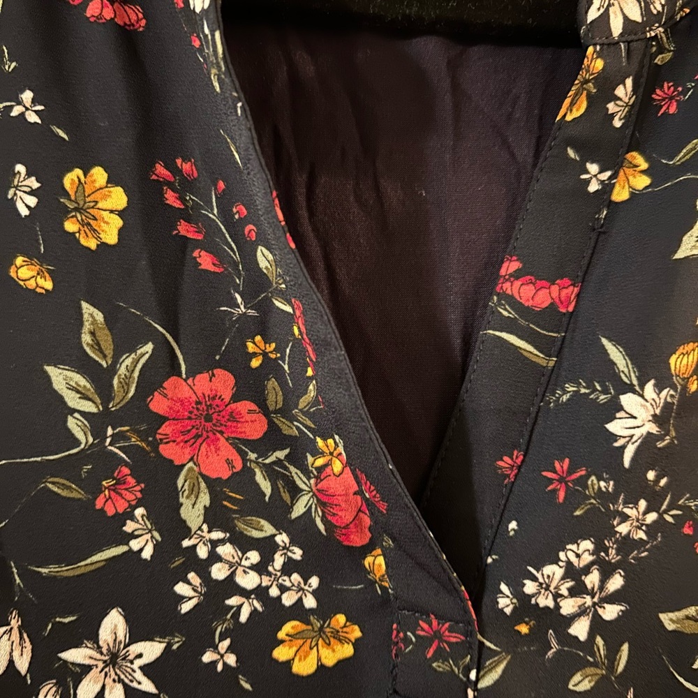 Papermoon Navy Floral V-Neck Sleeveless Top with colorful floral pattern 1X - Picture 3 of 4